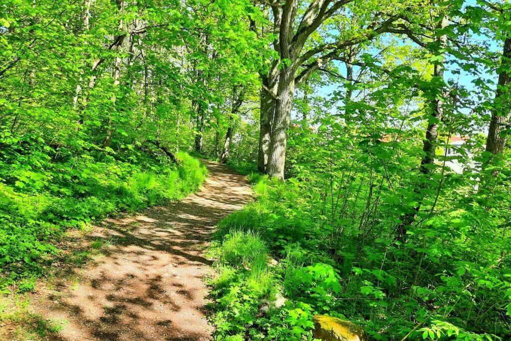 Boende - Stuga Nara Naturen, 3 Km Fran Motala Centrum Av Privat Vard Buitenkant foto